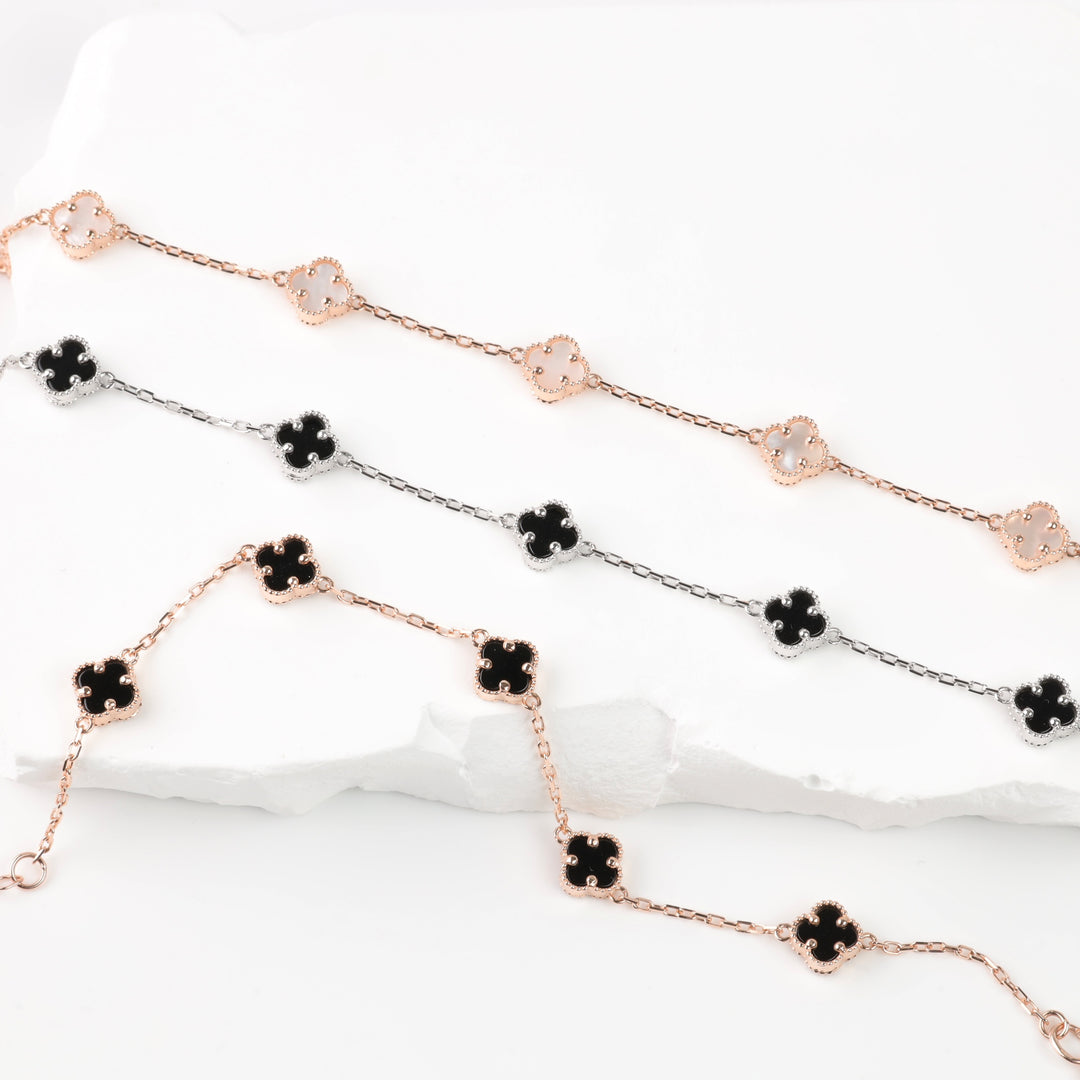 Delicate Clover Bracelet with black onyx – Rose Gold 585 (14K) - Ukrainian Jewelry