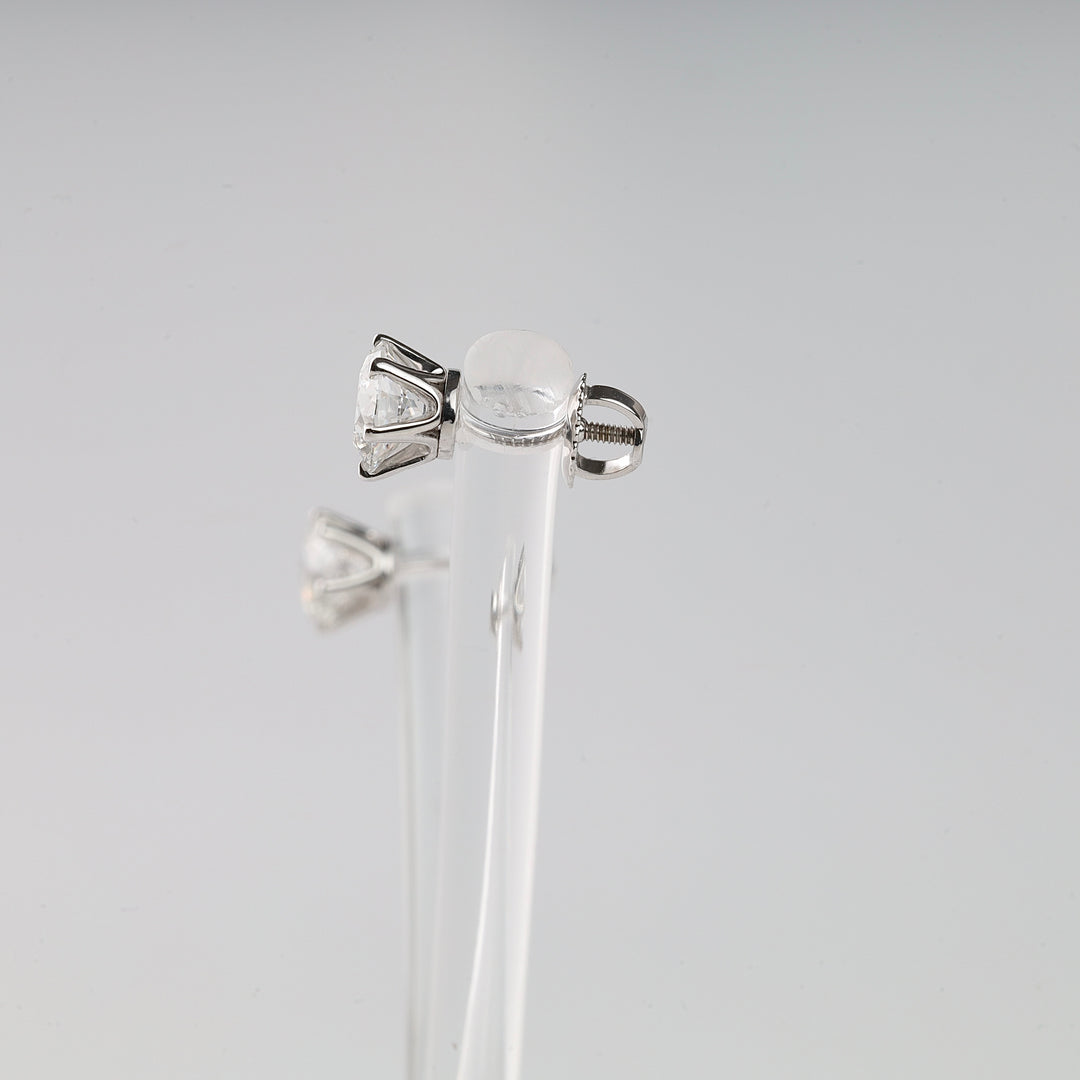 Diamond stud earrings with IGI certificates for VVS2 E color lab-grown diamonds