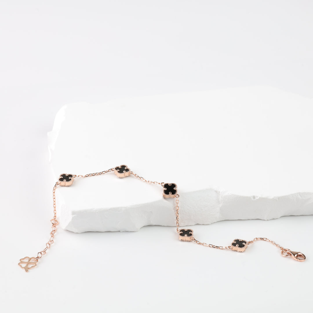 Delicate Clover Bracelet with black onyx – Rose Gold 585 (14K) - Ukrainian Jewelry