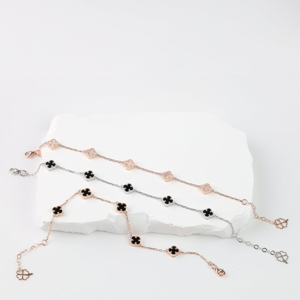 Delicate Clover Bracelet with black onyx – Rose Gold 585 (14K) - Ukrainian Jewelry