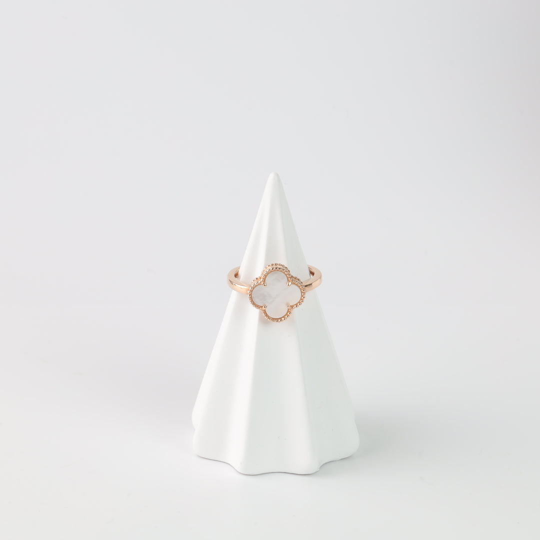 Gold ring Four-leaf clover with mother-of-pearl | Gold 585 (14K) - Ukrainian Jewelry