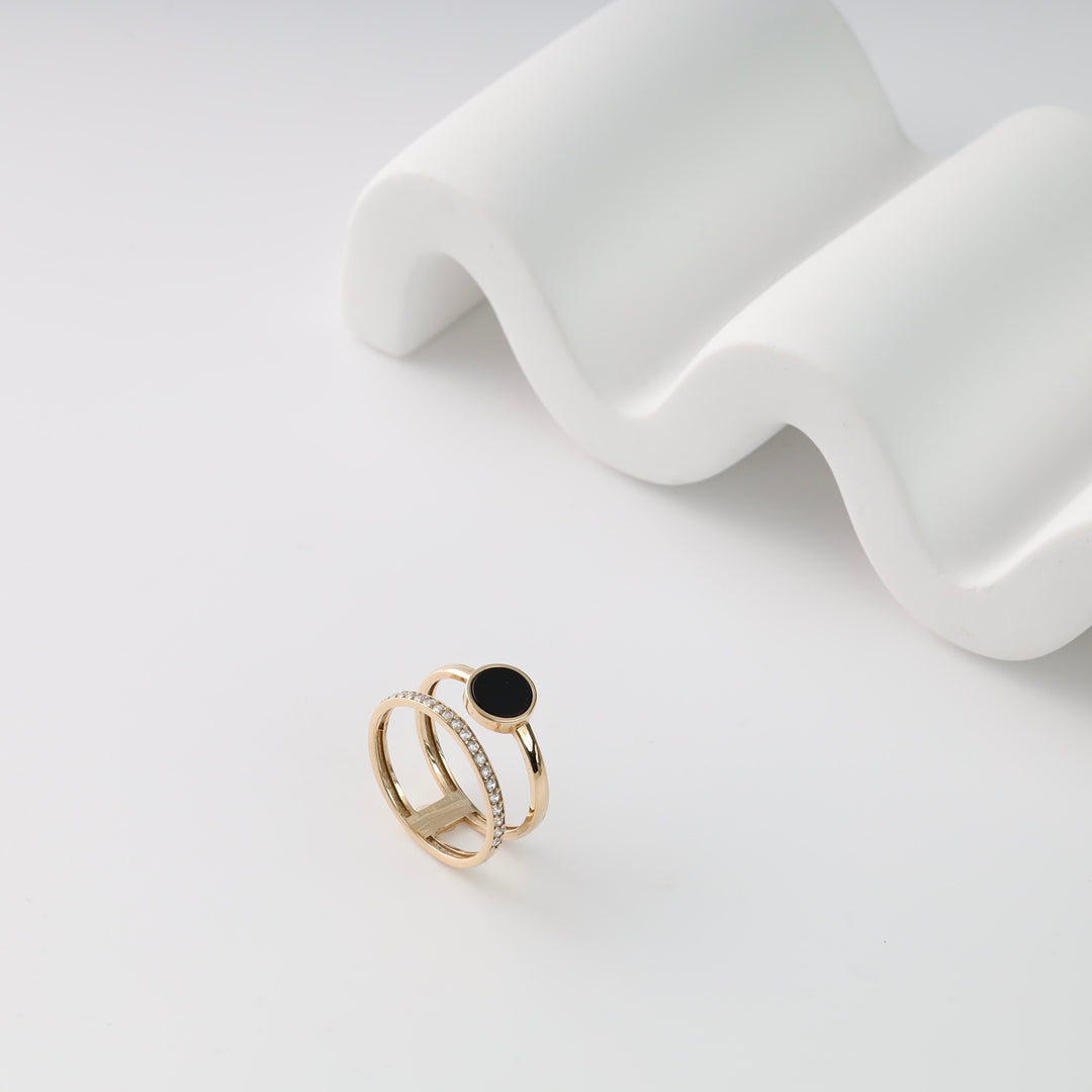 Ring "Night's Glow" with black agat and cubic zirconia | Yellow gold 585 (14K) - Ukrainian Jewelry