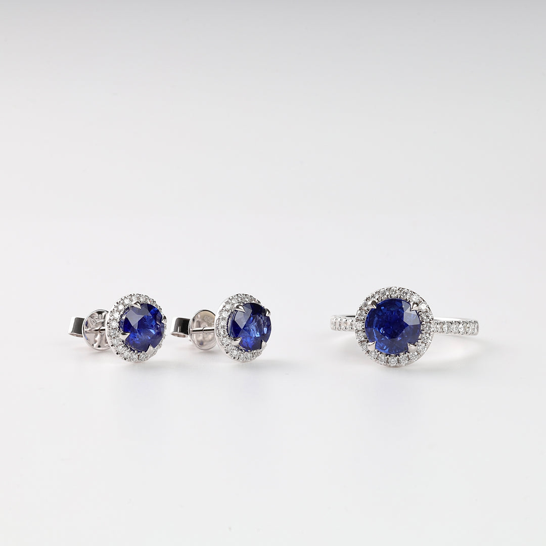 Каблучка з натуральним сапфіром 1,79 Ct. та 76 діамантами 0,47 Ct. | Біле золото 750 проби