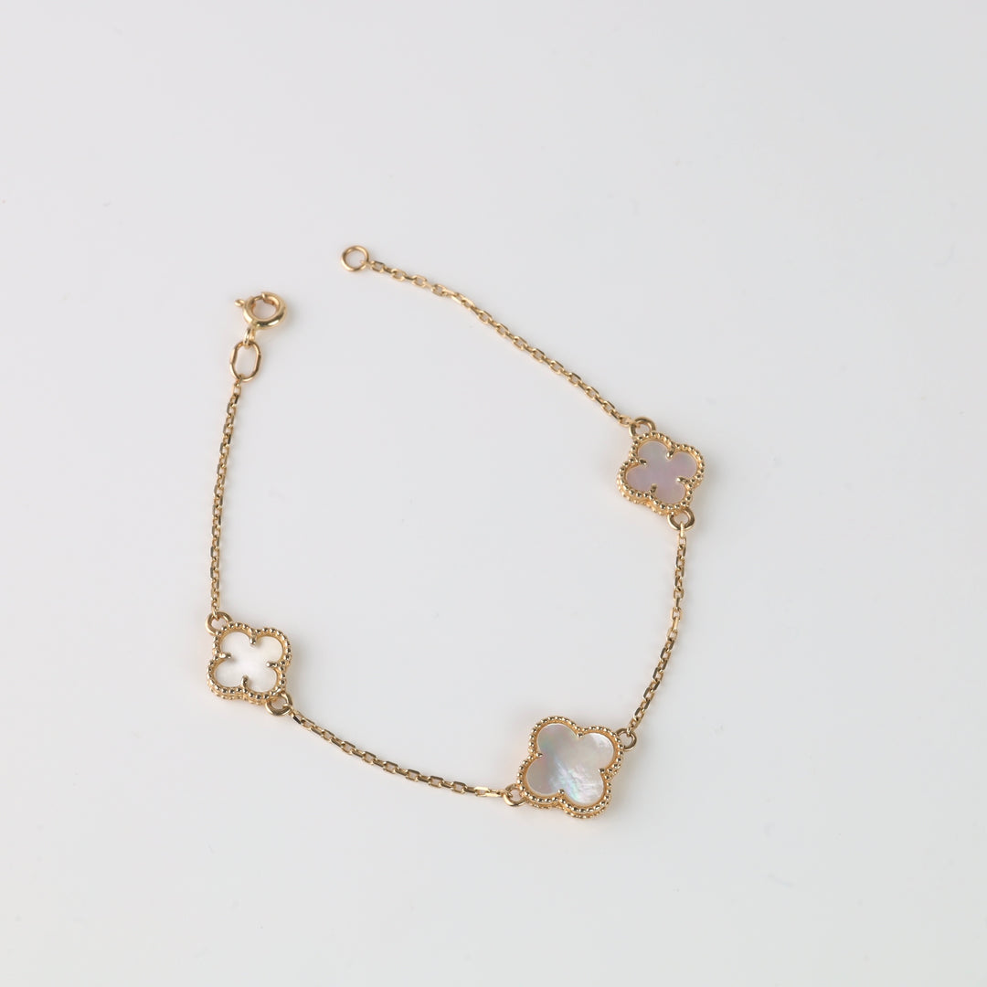 Golden bracelet Clover