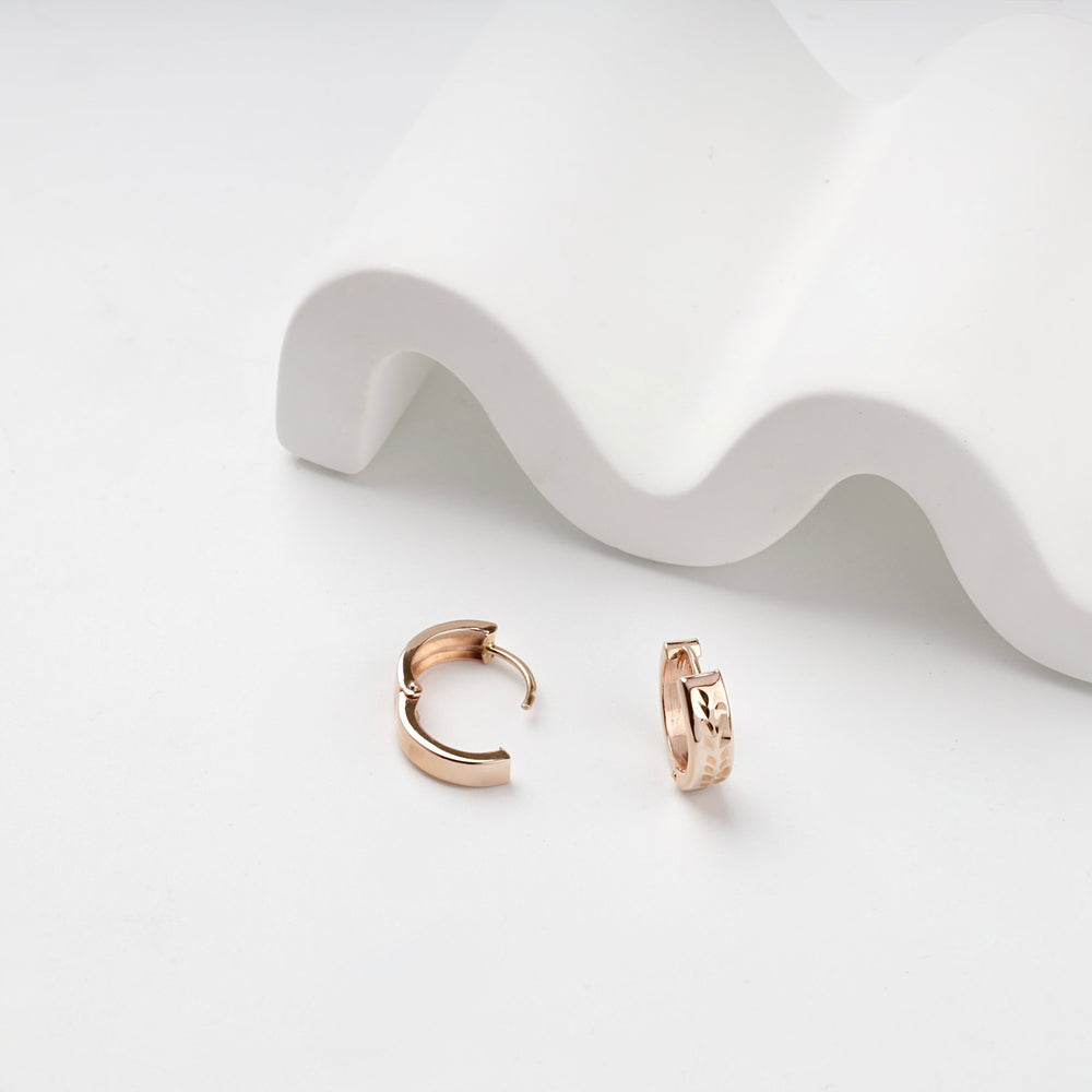 Patterned Huggie Hoop Earrings | 14K Rose Gold (585) — front view