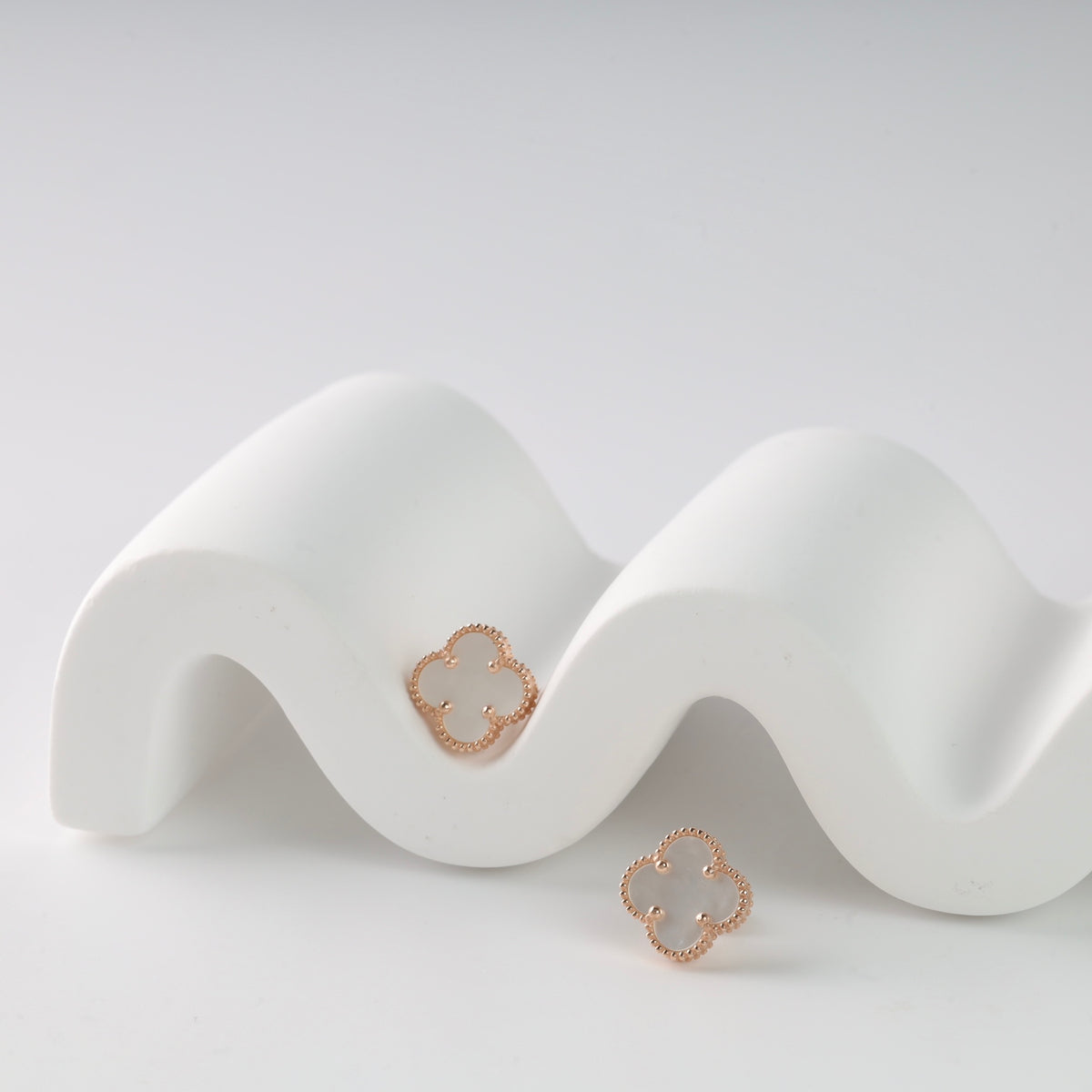 Screw-back Clover earrings with mother of pearl | Rose Gold 585 (14K) - Ukrainian Jewelry