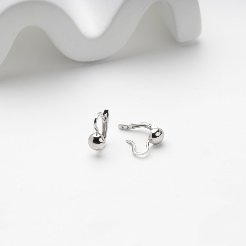 Pair of silver 925 leverback earrings with polished ball drops