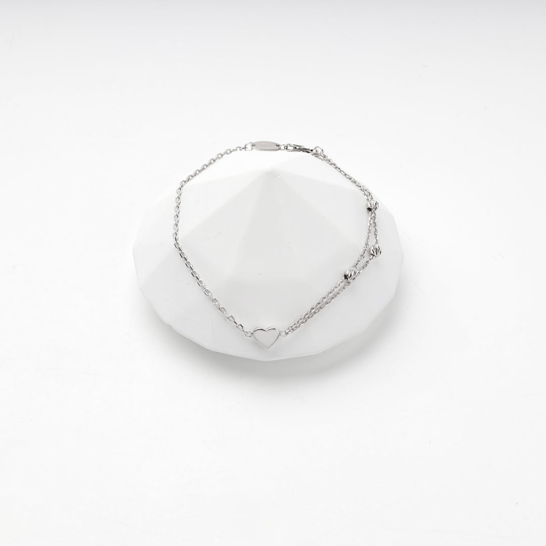 Silver 925 heart bracelet laid flat with clasp and extender chain