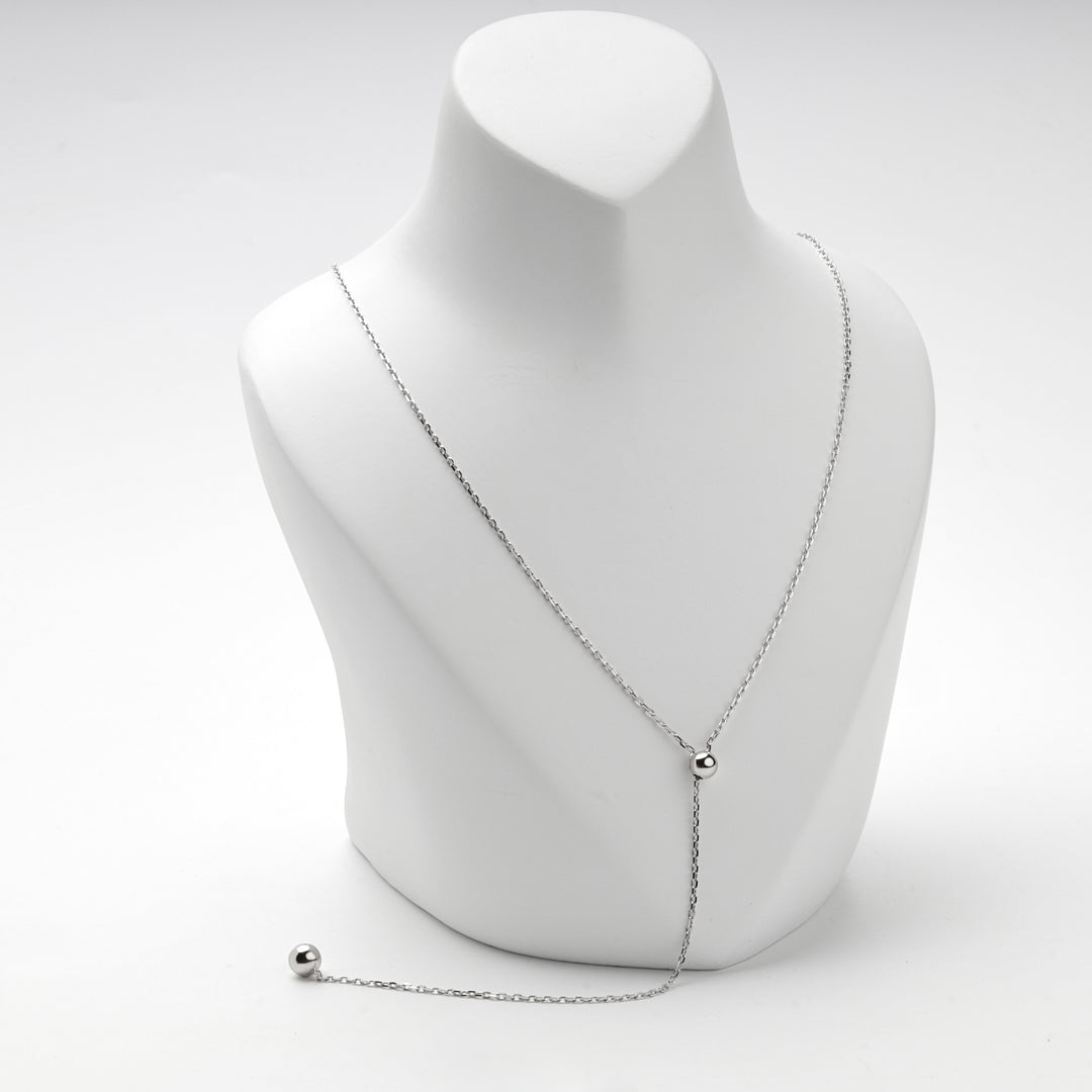 Close view of the upper bead on the silver 925 Y necklace