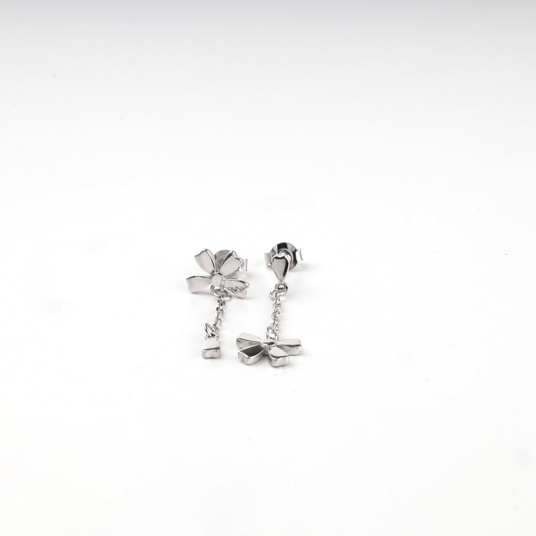 Close view of the five-petal flowers and teardrop on the silver 925 earrings