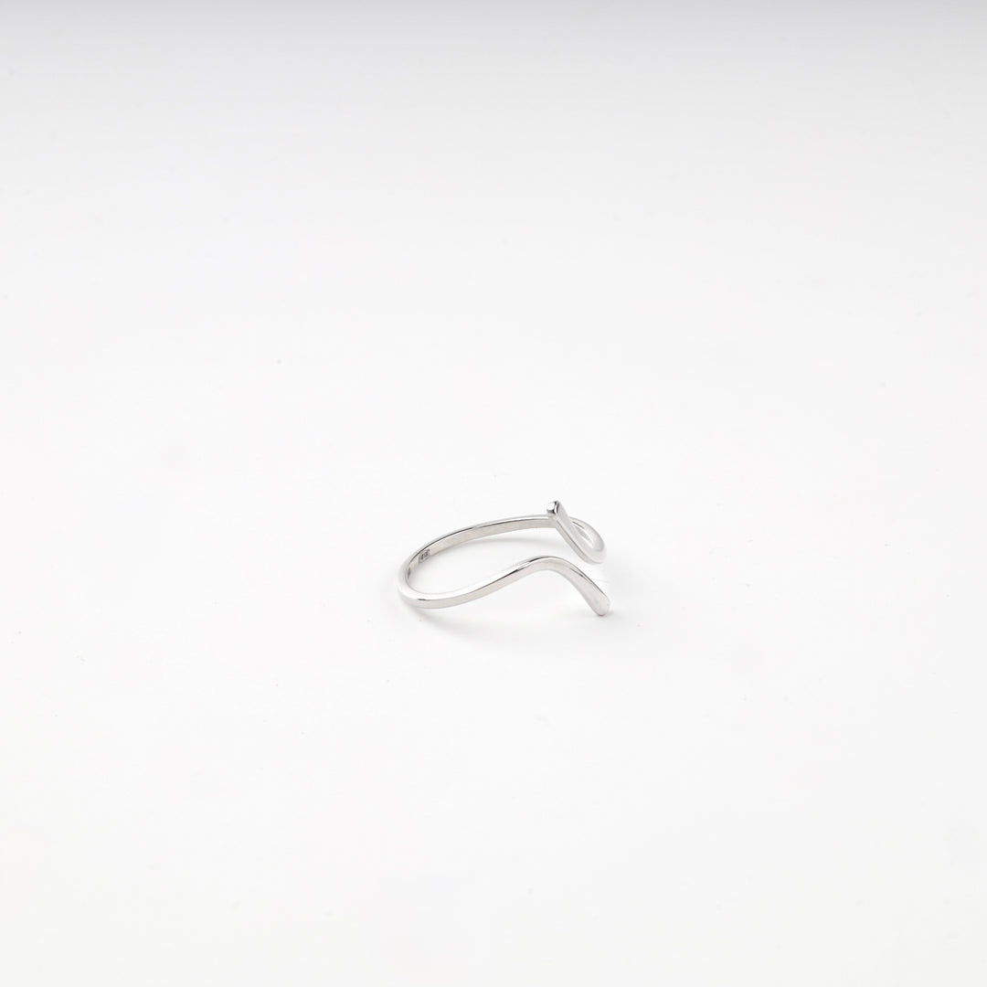 Side view of the adjustable silver 925 wave ring with its open band