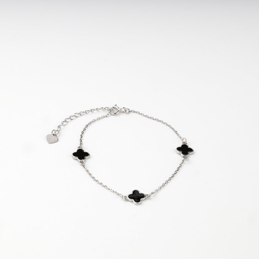 Silver 925 bracelet showing the three clovers spaced along the anchor chain