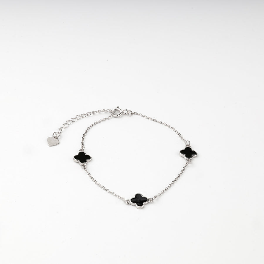 Silver 925 bracelet showing the three clovers spaced along the anchor chain