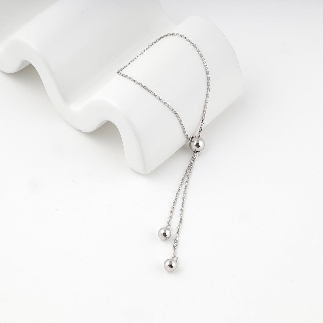 Close view of the anchor-link chain and sliding bead on the silver 925 bracelet