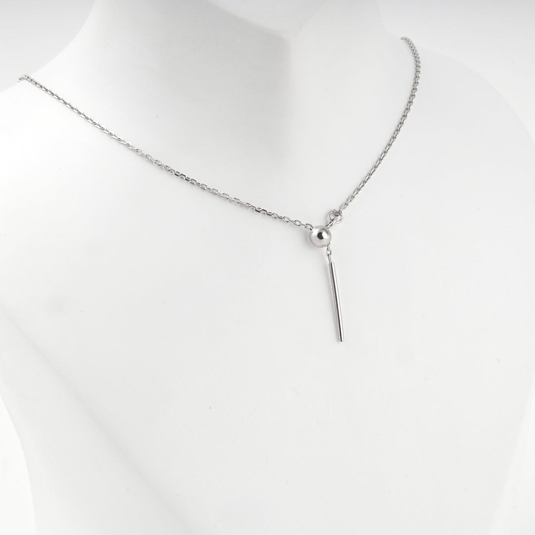 Close view of the silver ball and the start of the drop chain