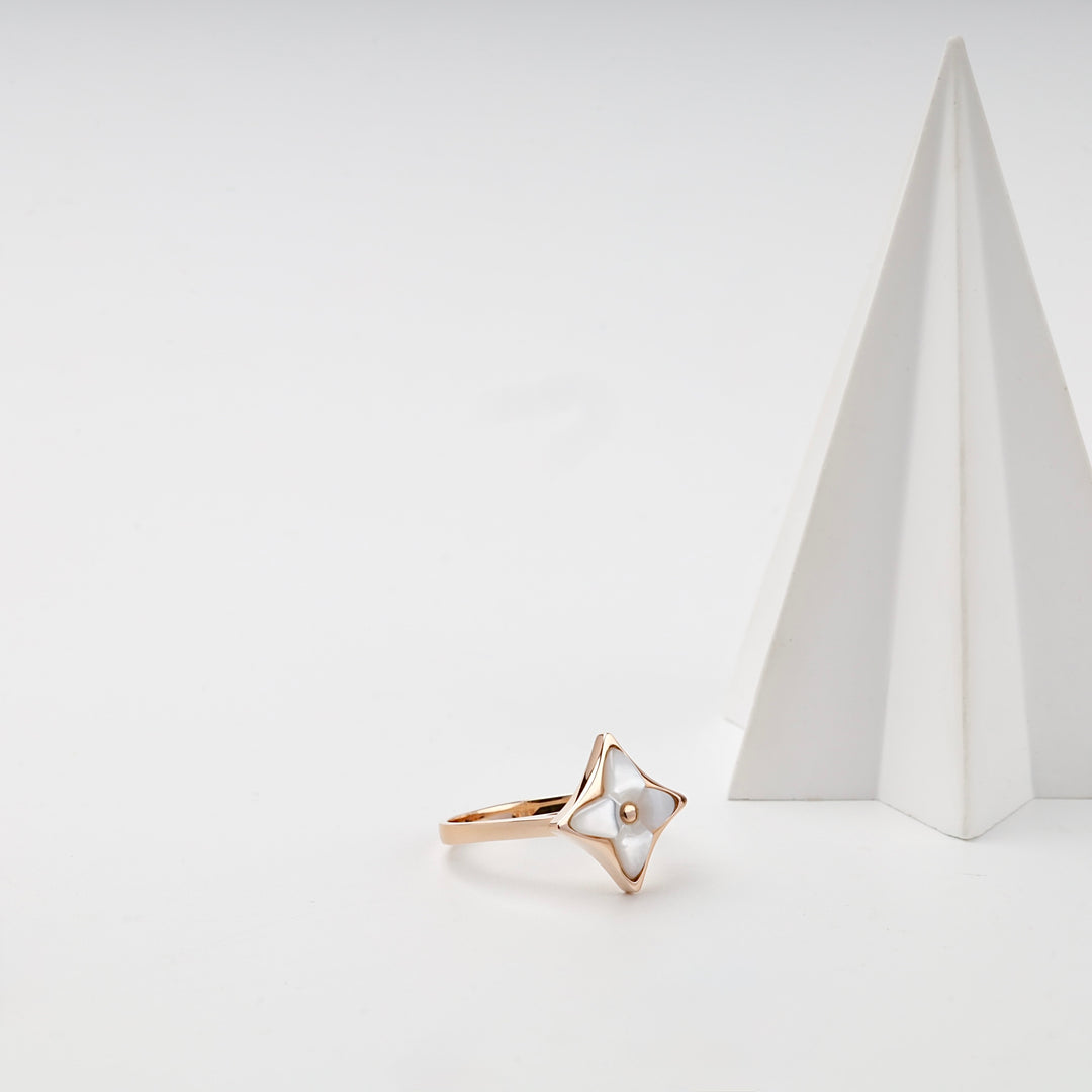 Rose gold star ring with mother of pearl front view