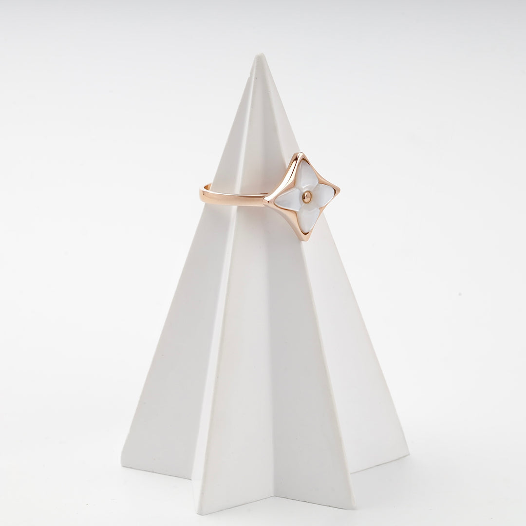 Rose gold star ring mother of pearl top view