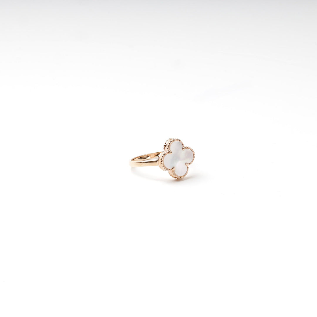 Rose Gold 585 Clover Ring with Mother-of-Pearl | Ukrainian Jewelry