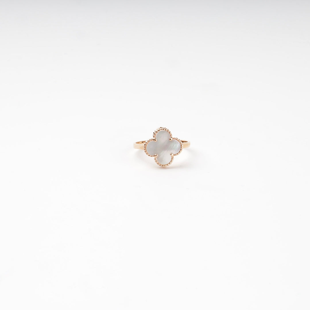 Rose Gold 585 Clover Ring with Mother-of-Pearl | Ukrainian Jewelry