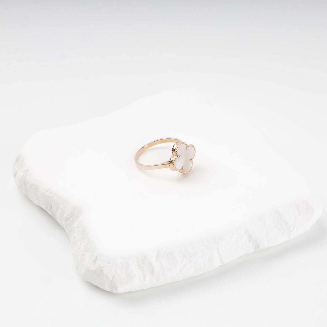 Rose Gold 585 Clover Ring with Mother-of-Pearl | Ukrainian Jewelry