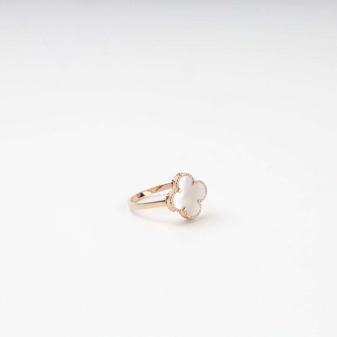 Rose Gold 585 Clover Ring with Mother-of-Pearl | Ukrainian Jewelry