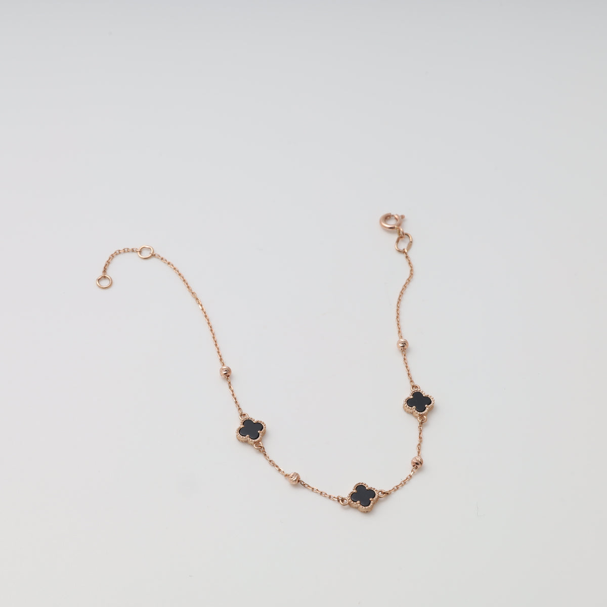 Браслет з чорними конюшинами та оніксом з рожевого золота 585 проби | Ukrainian Jewelry