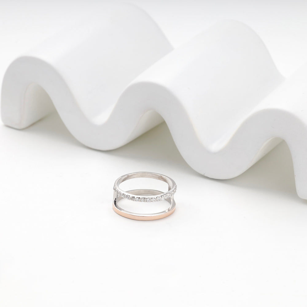 Silver 925 ring with two parallel rails and a rose gold inlay