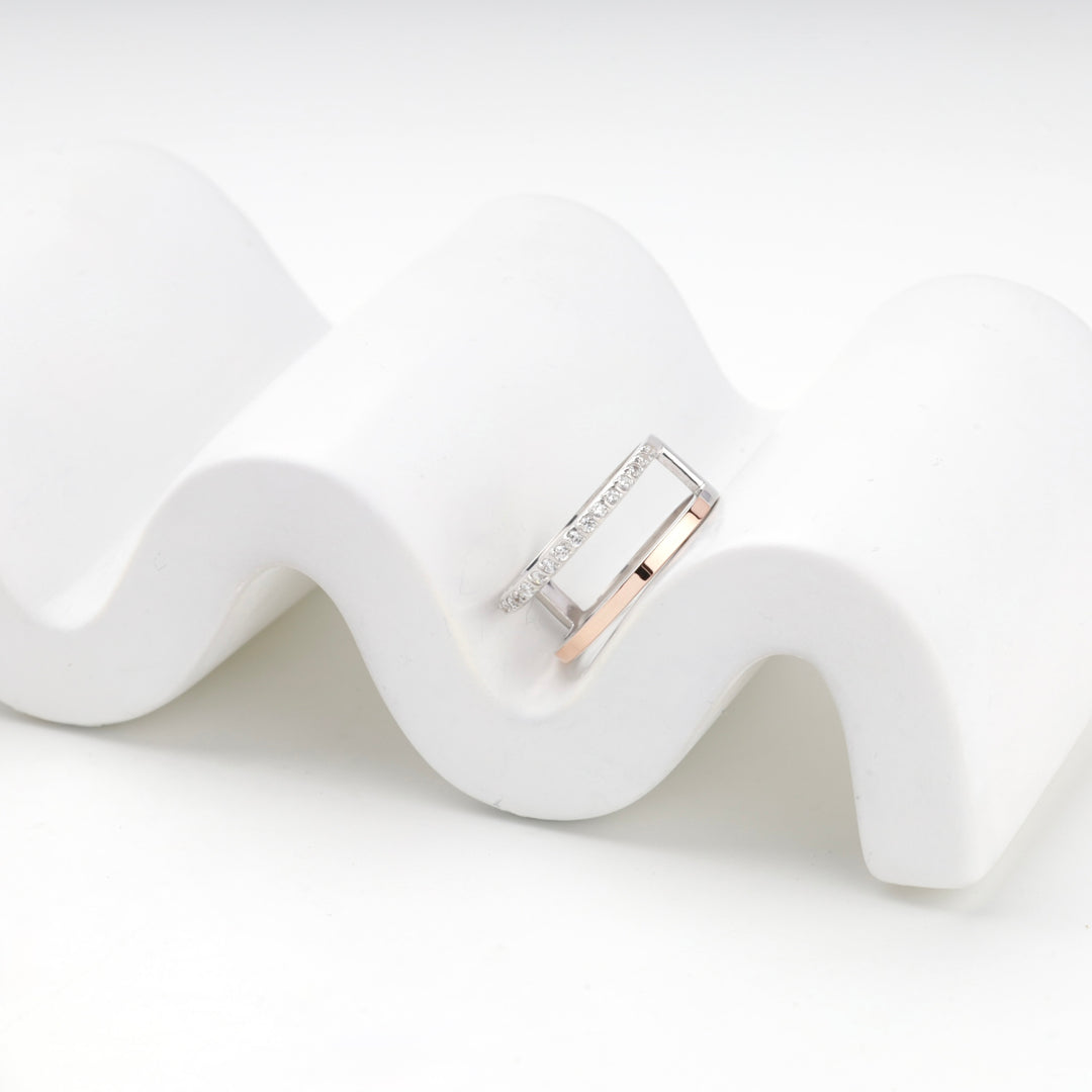 Angled view of the open gap and centre bridge of the double band ring