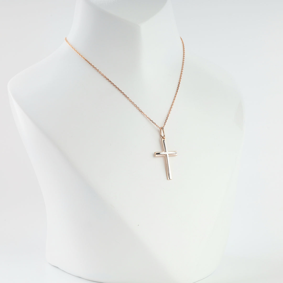 14K (585) two-tone gold cross pendant close-up