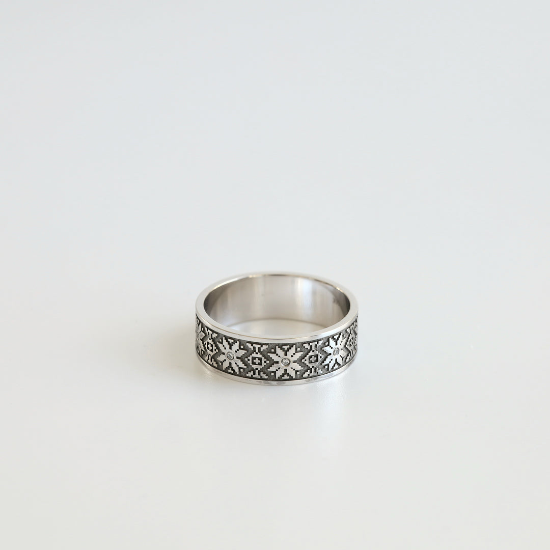 White gold vyshyvanka wedding ring, front view of the eight-pointed star pattern with diamonds