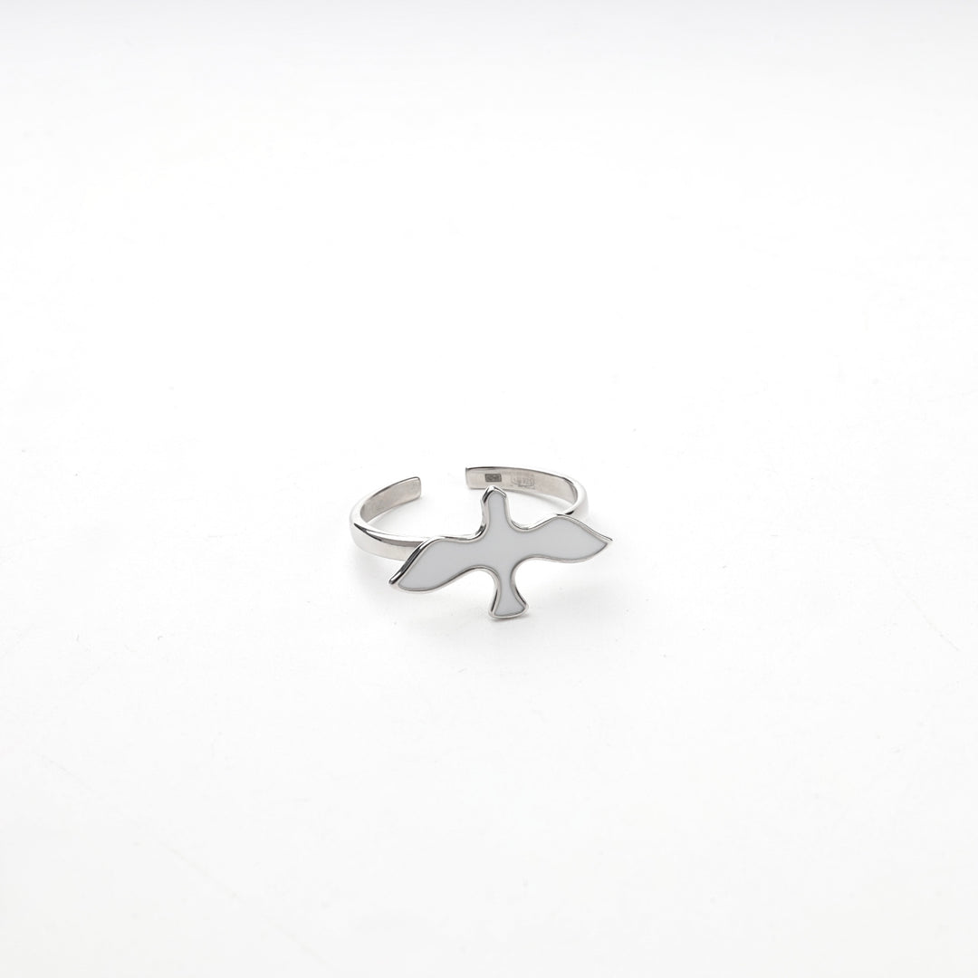 Bird ring seen from above with the wings spread across the band