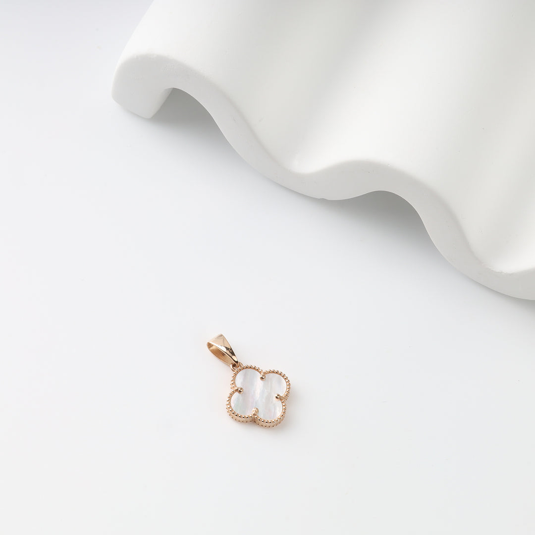 Rose gold clover pendant with luminous white mother-of-pearl