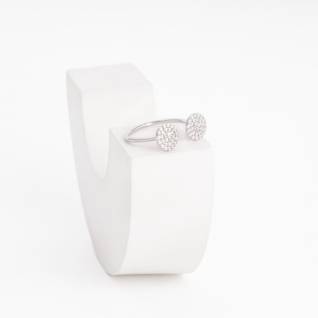 Rhodium-plated silver 925 ring, detail of the two sparkling pavé fronts