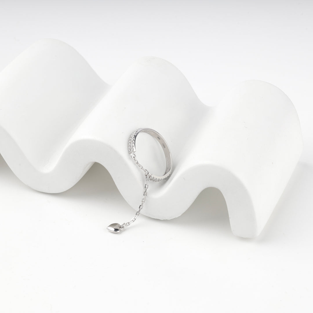 Side view of the silver 925 ring and its hanging heart charm