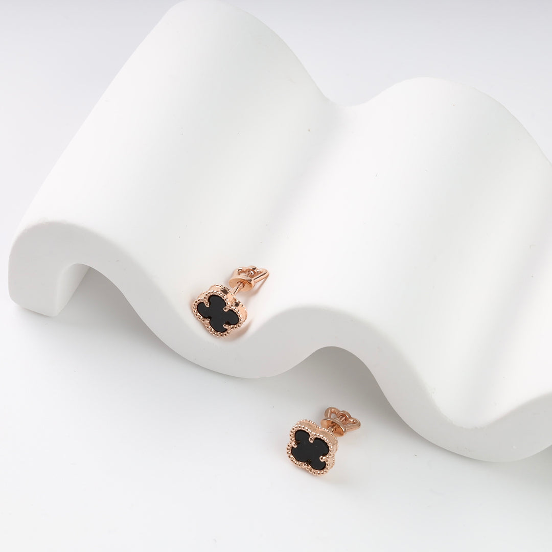 Screw-back Earrings Clover with Black onyx | 14 K Rose Gold (585)