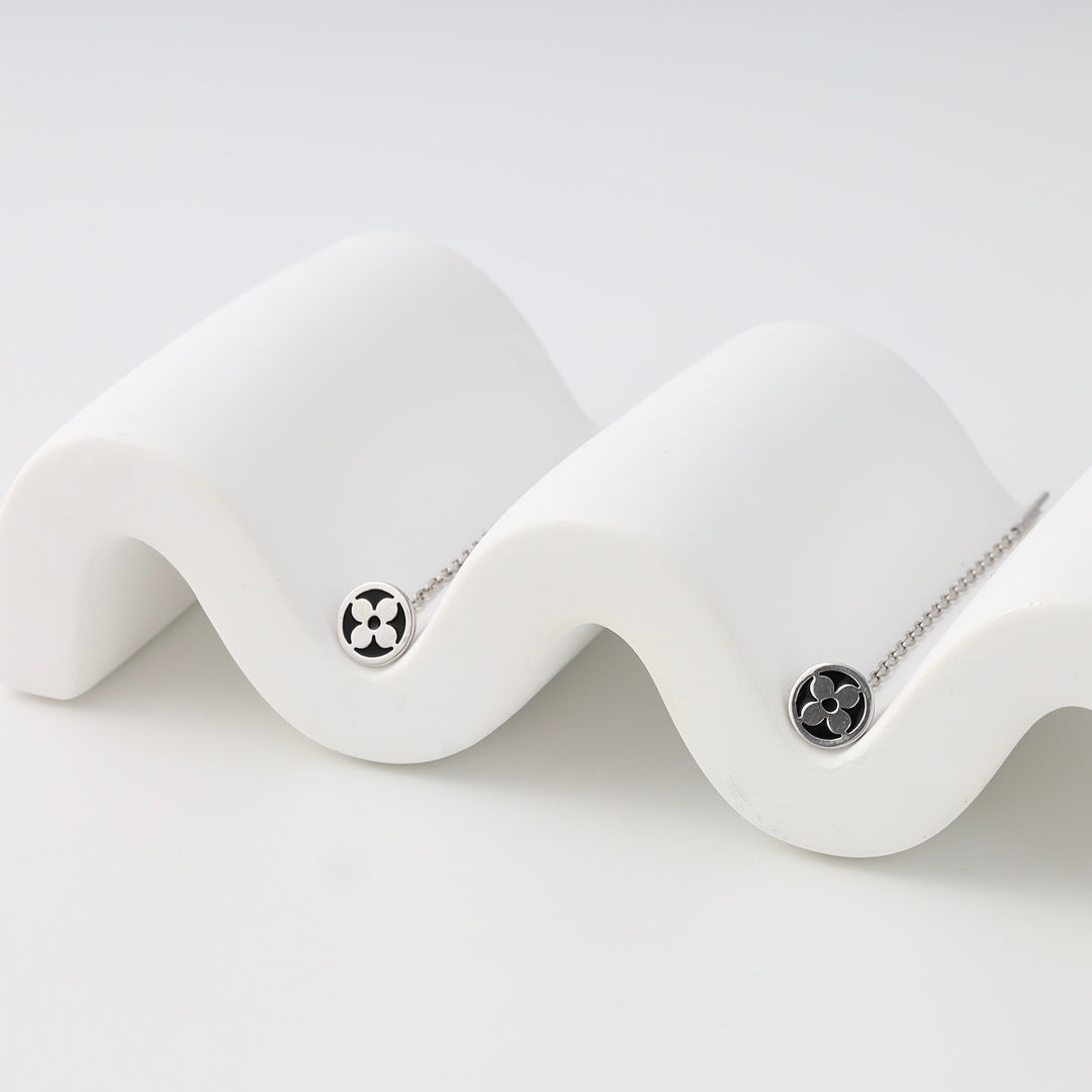 Sterling silver bracelet with round black enamel flower charm, minimalist chain, Ukrainian Jewelry, modern silver bracelet gift.